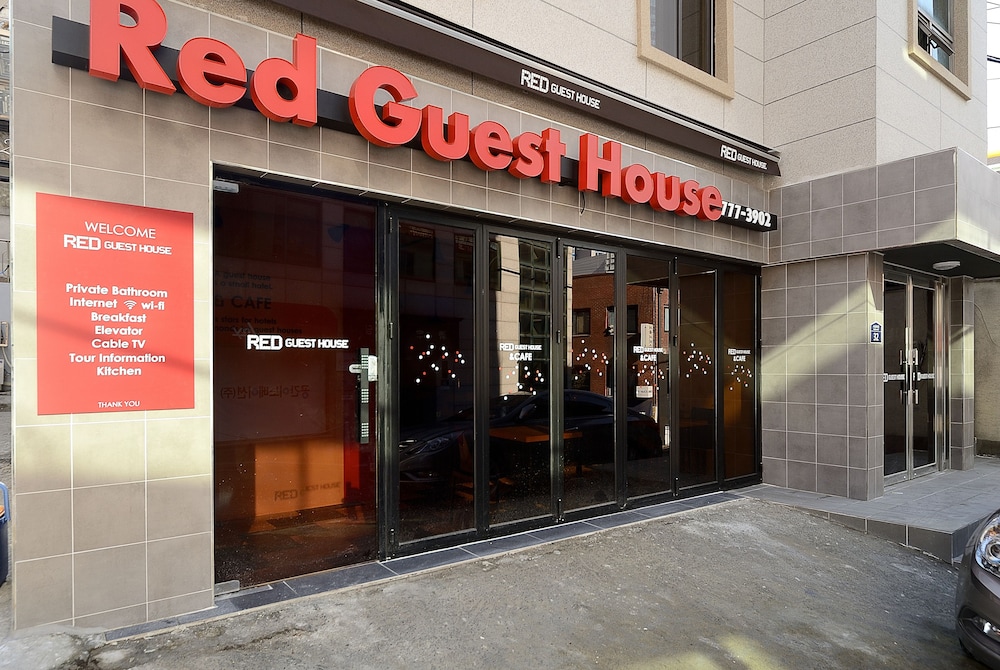 Red Guest House 46/50