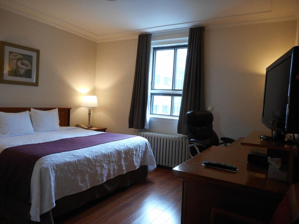 Hotel St Denis 5/29