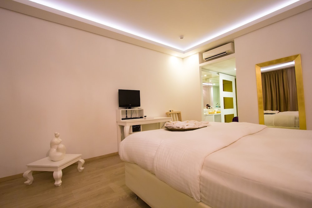 Diamond Deluxe Hotel Wellness Amp Spa Adults Only 14/76