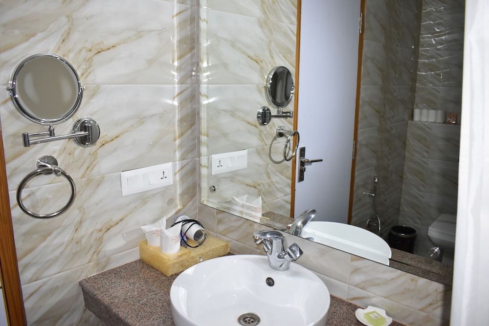 Hotel Anand International 42/46