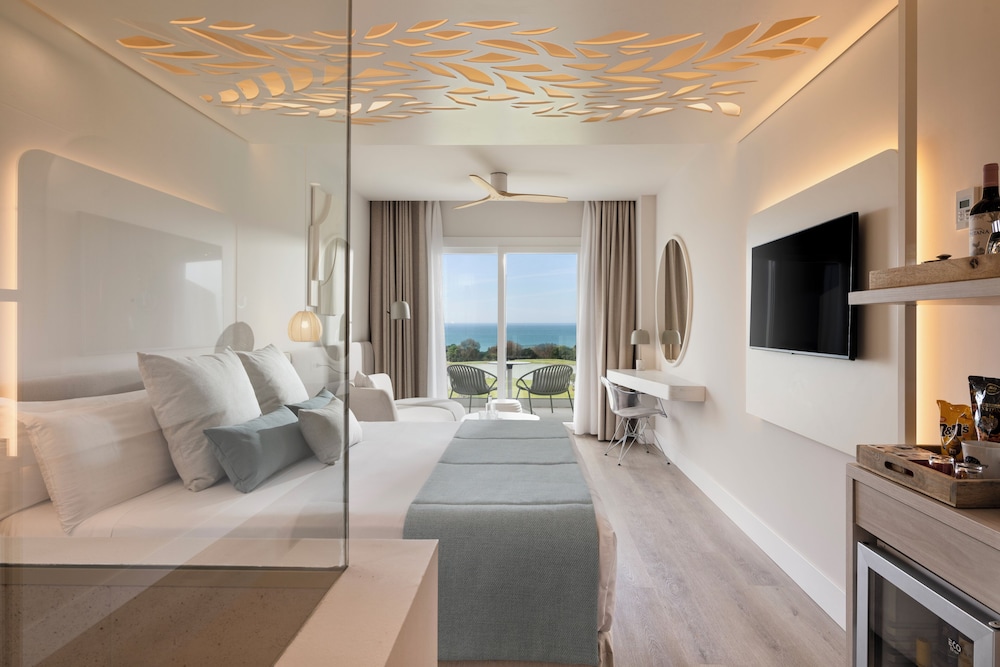 غرفة ديلوكس بإطلالة على البحر مفردة بسرير مزدوج، Amare Beach Hotel Sancti Petri 7/10