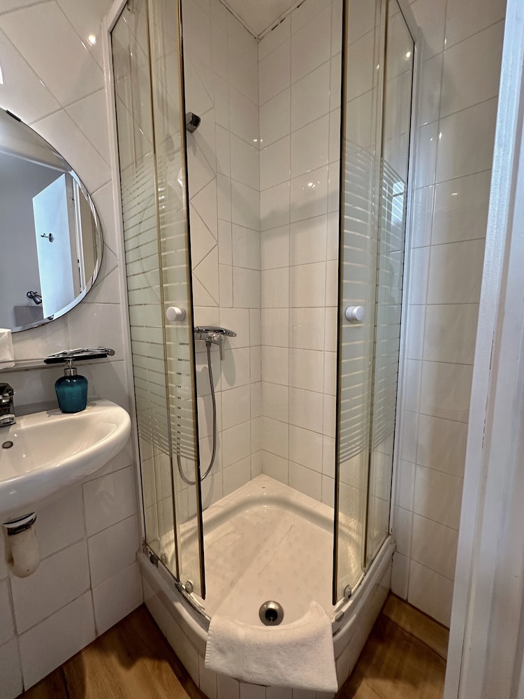 BARCELONA CENTER INN 49/50