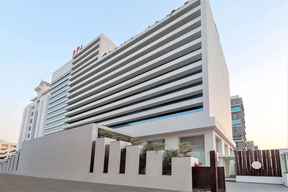 REGENTA CENTRAL RAJKOT 2/53