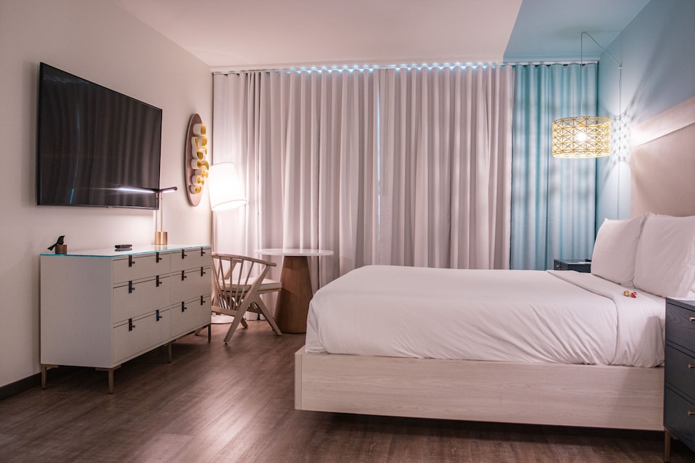 1 Bedroom, Executive, Suite, King Bed, Resort View, Balcony