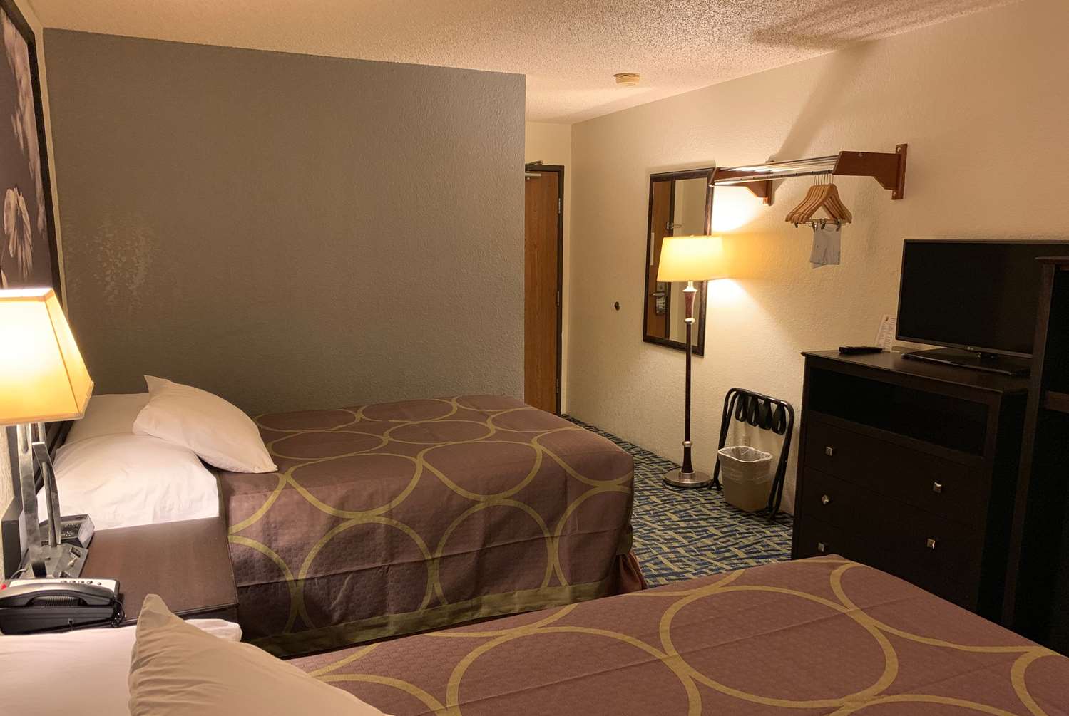 Super 8 By Wyndham Shakopee 12/29
