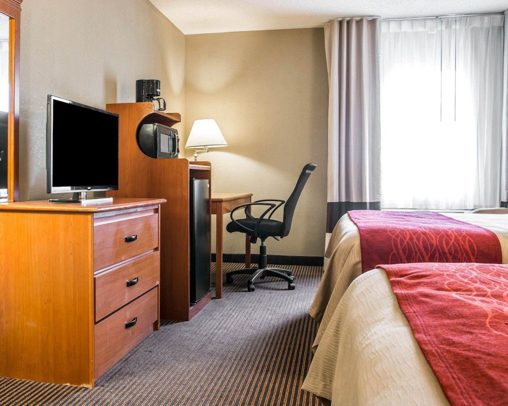 Baymont by Wyndham Flint Airport North 13/53