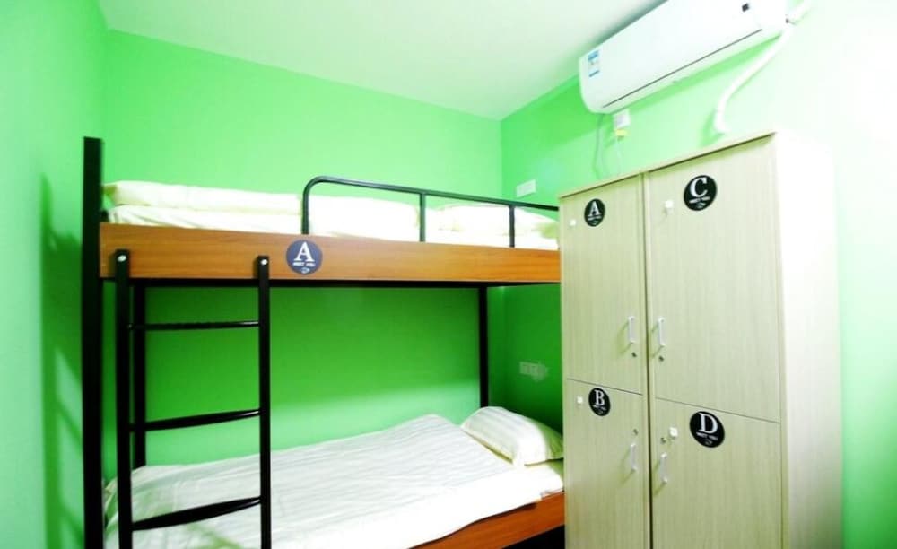 Meet Fish International Youth Hostel 5/19