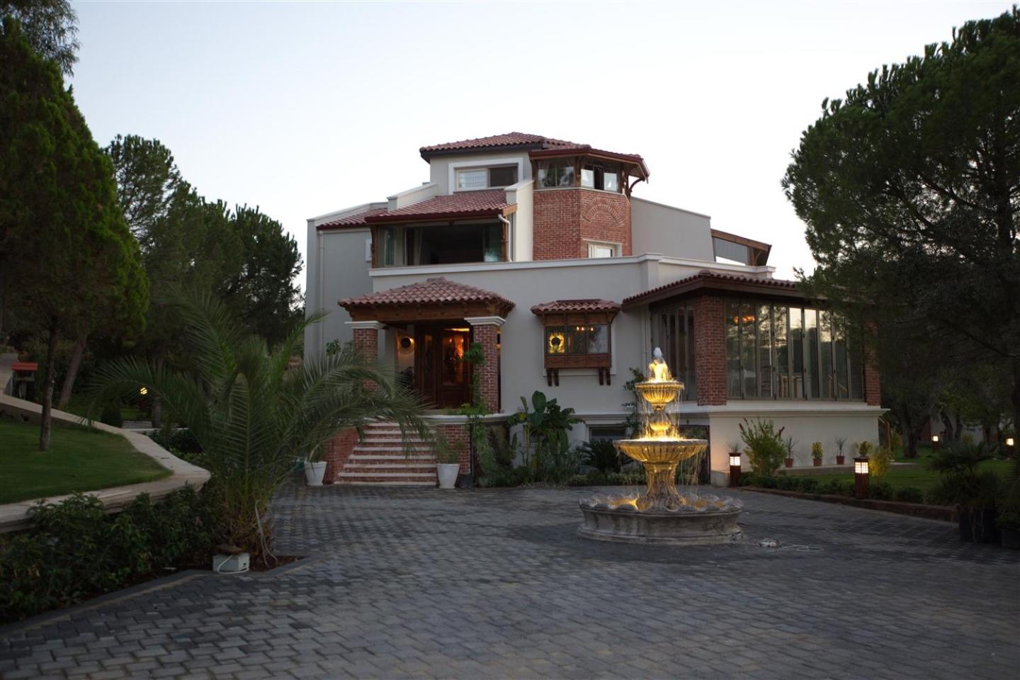 Ayse Hanim Konagi Urla (+12 Adult Only) 1/13