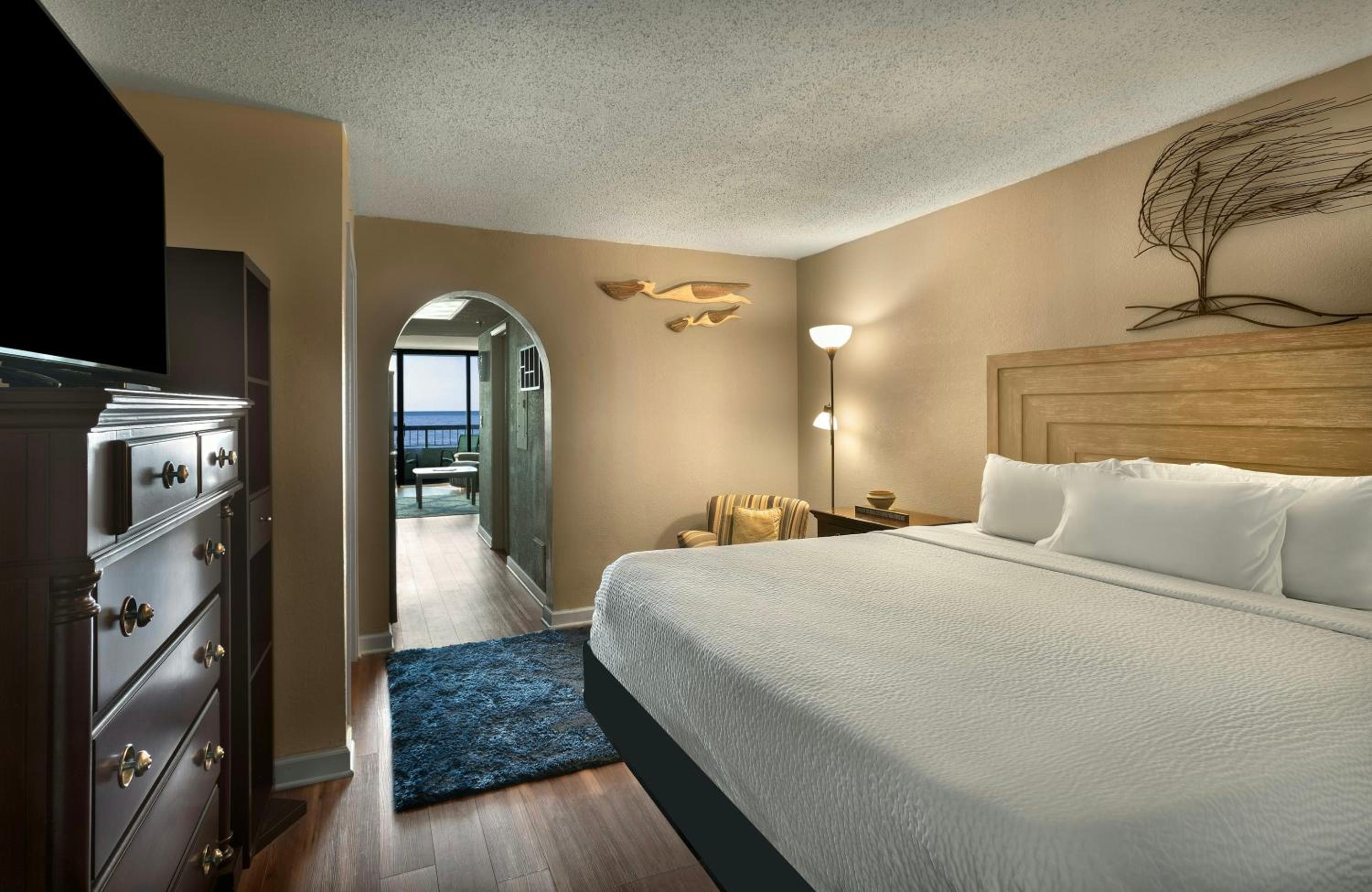 1 Bedroom, Pinnacle, Suite, King Bed, Ocean Front