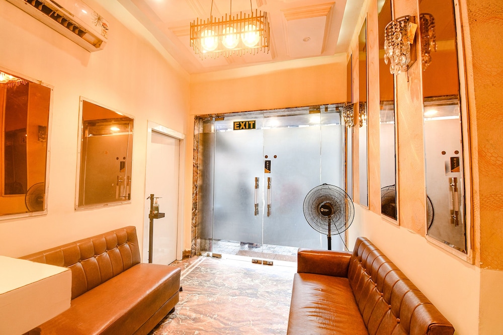 Oyo 15617 Abi's Inn 48/50