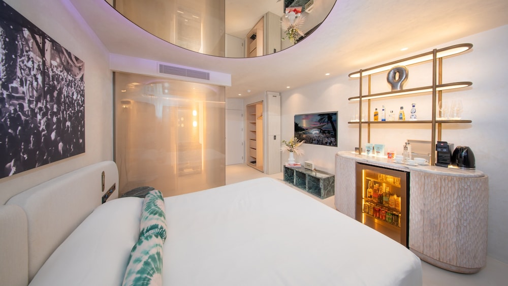 Luxe with Terrace King Bed