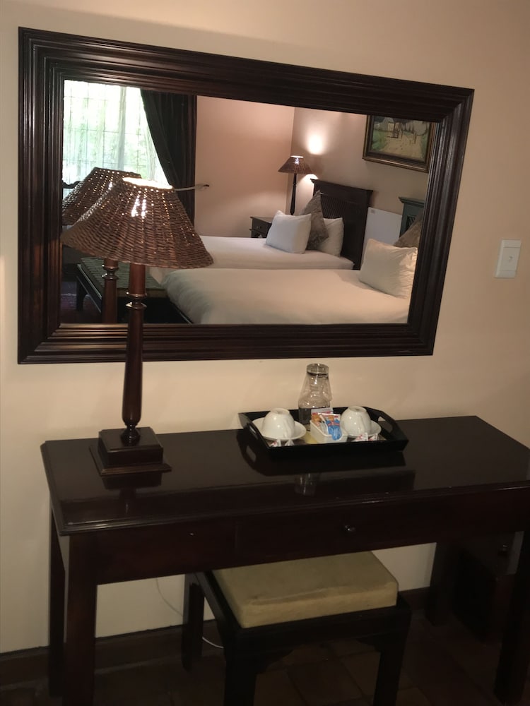 Foundry Guest Lodge 32/50