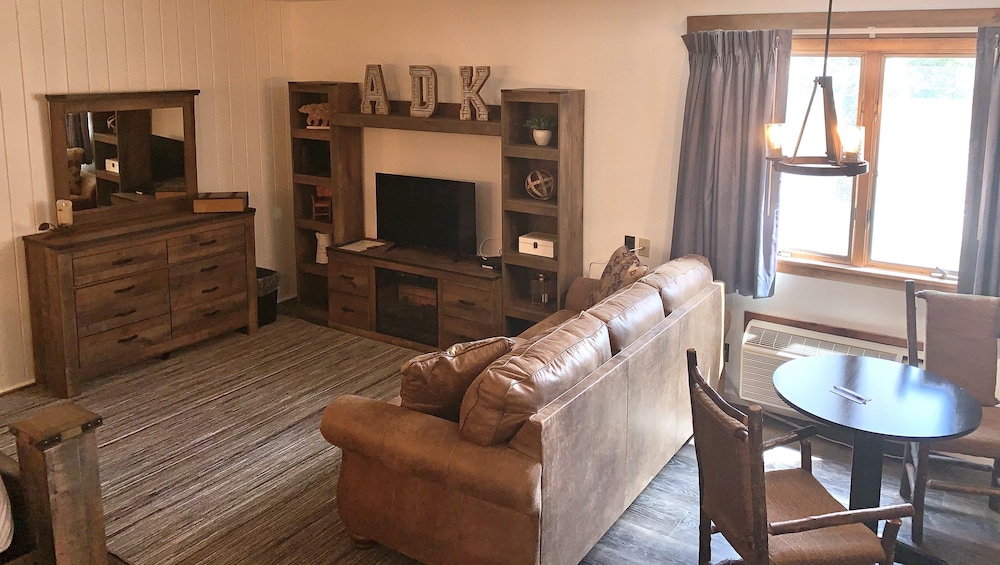 ADIRONDACK LODGE OLD FORGE 44/55