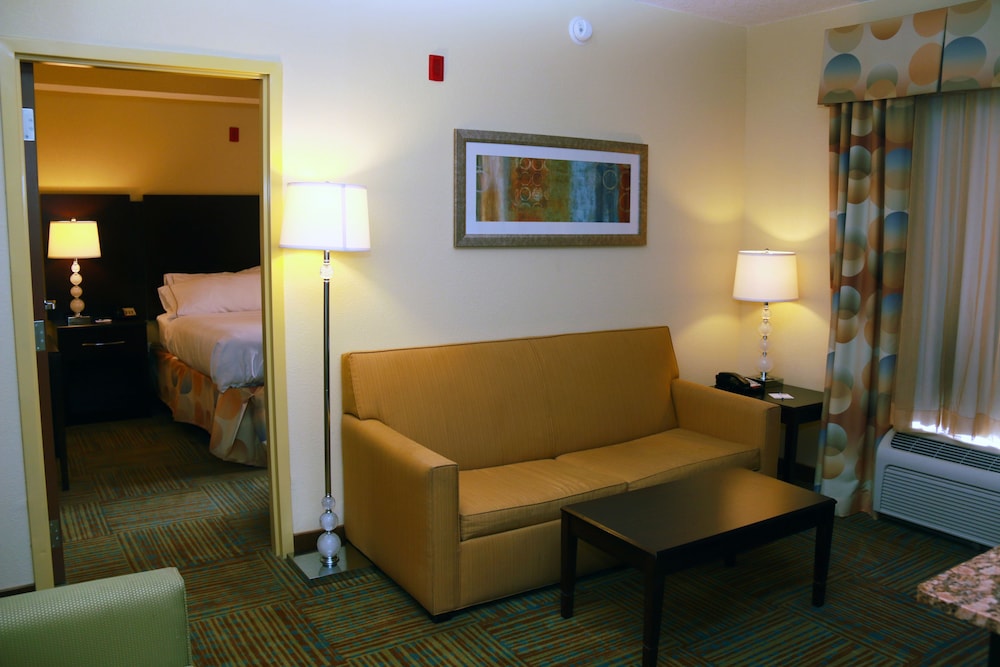 Holiday Inn Express Hotel And Suites Perry 32/48