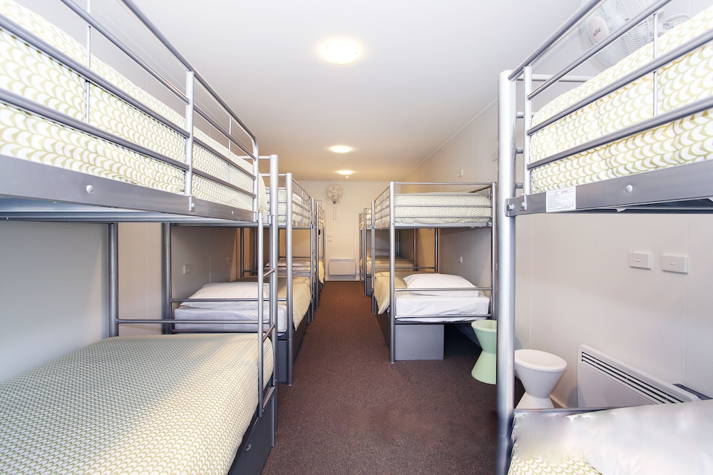 THE ISLAND ACCOMMODATION 24/69
