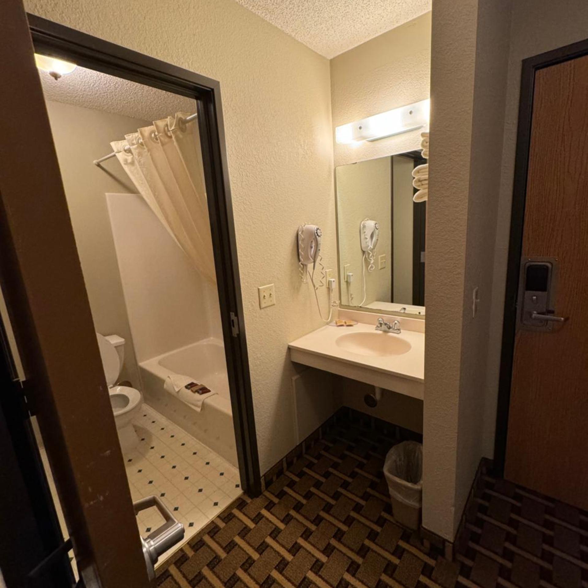 Crossroads Hotel 27/29