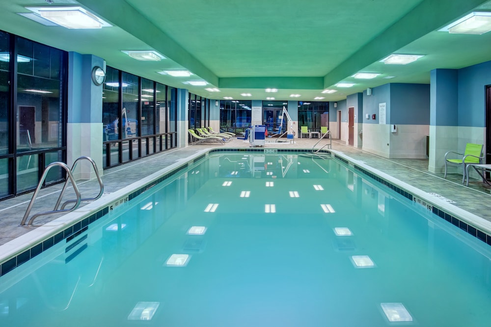 Holiday Inn Express & Suites Rochester Webster, an IHG Hotel 25/50