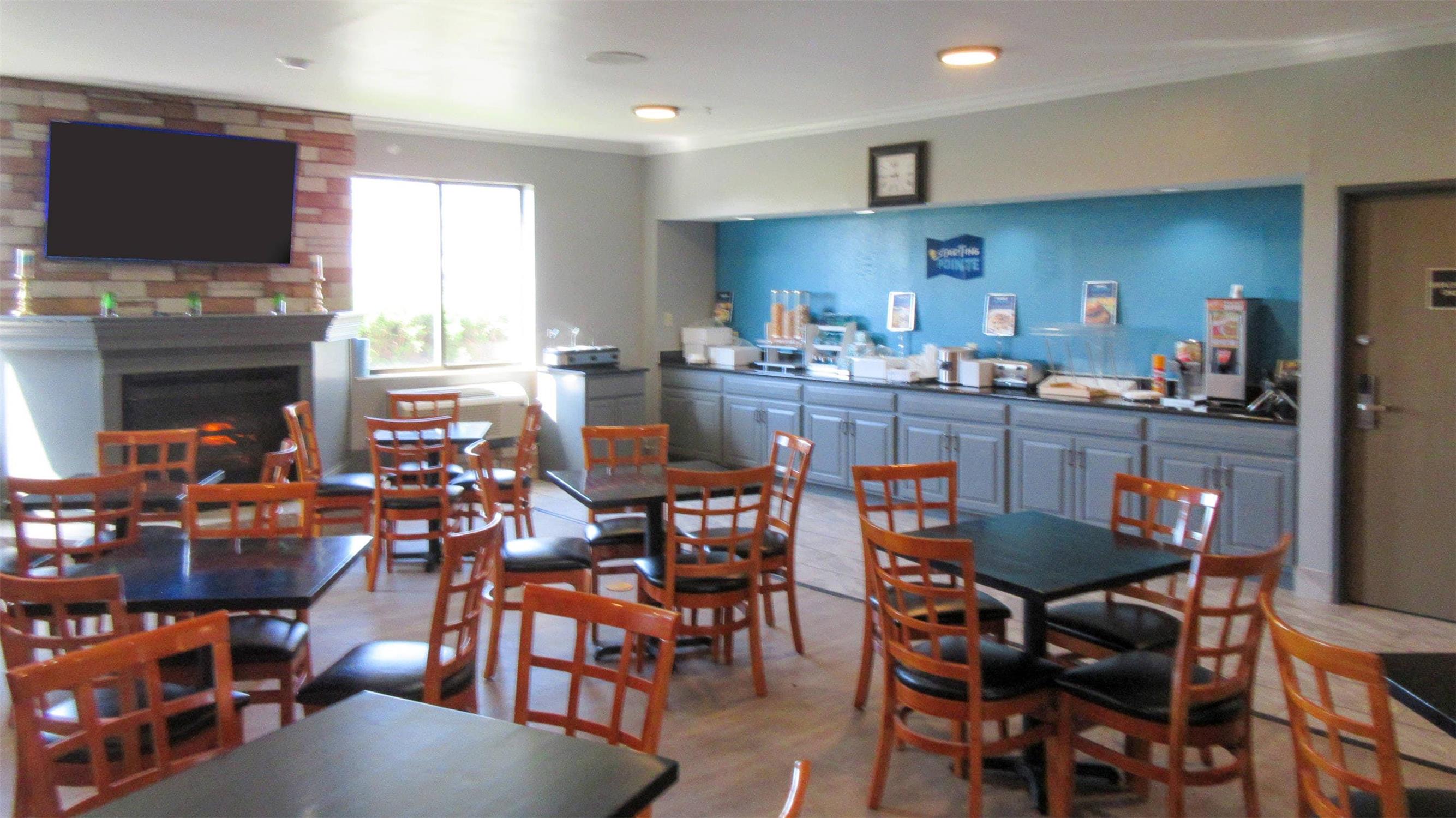 Clarion Pointe Evansville North 28/35