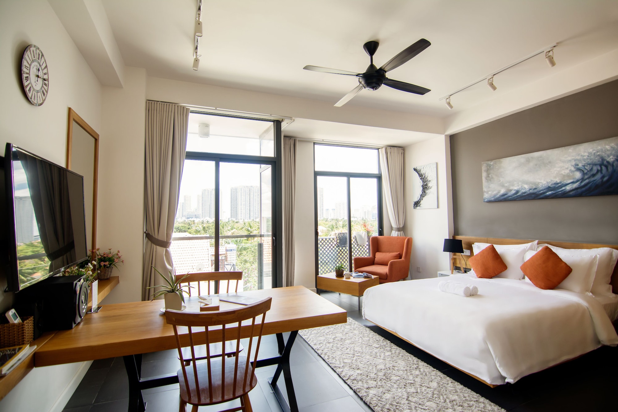 PREMIUM, STUDIO, QUEEN BED