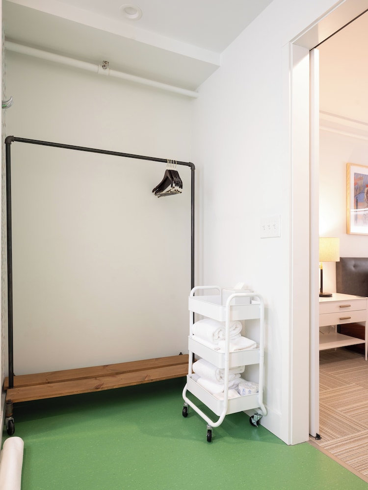 Little Mod Hotel 14/38
