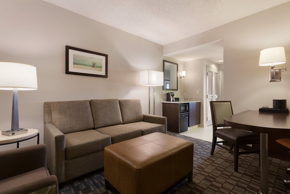 Embassy Suites by Hilton Jacksonville Baymeadows 50/85
