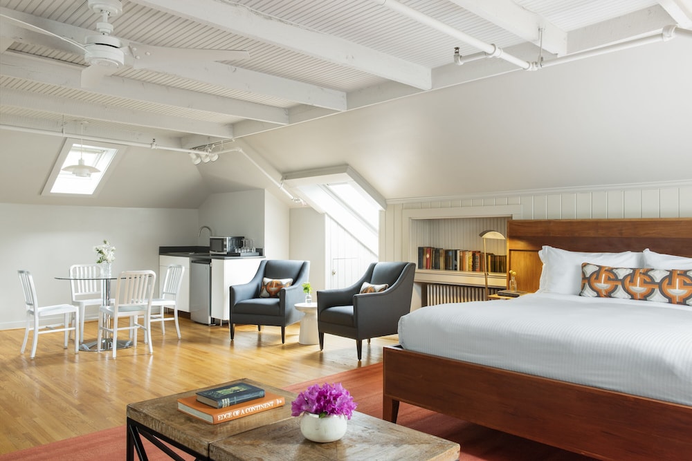 Penthouse Suite, King Bed, Sofa