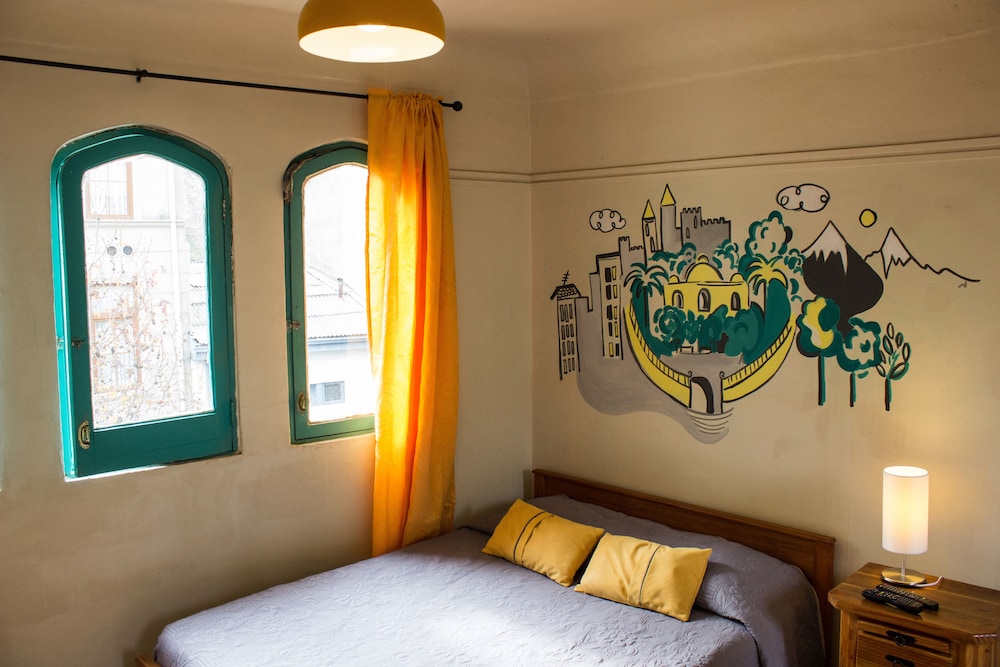 Forestal Hostal 24/74
