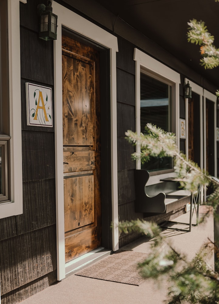 Highland Haven Creekside Inn 3/50