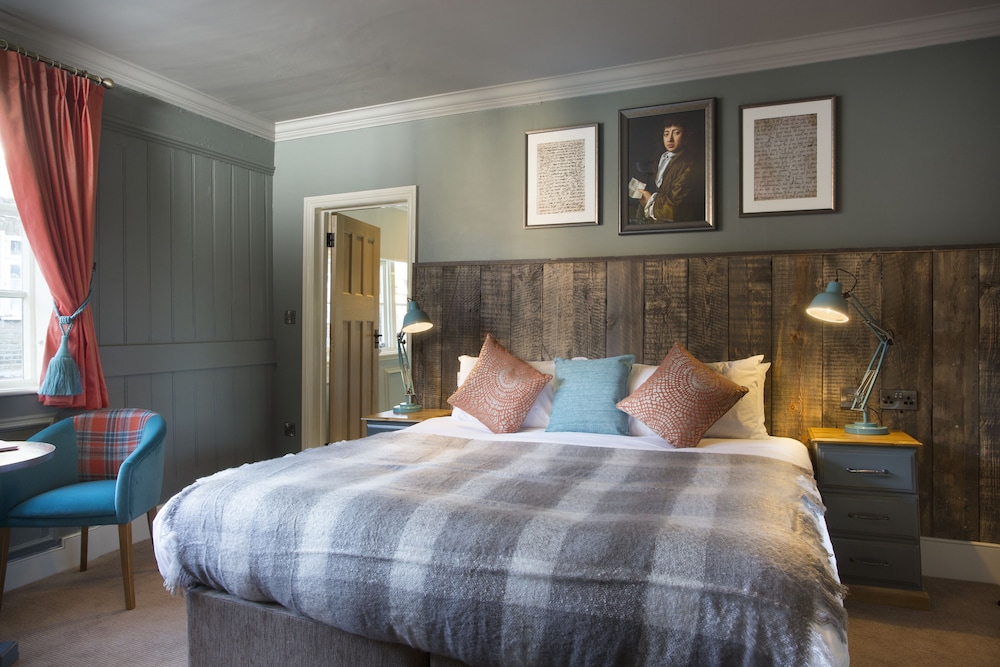 The Ostrich Inn 18/50