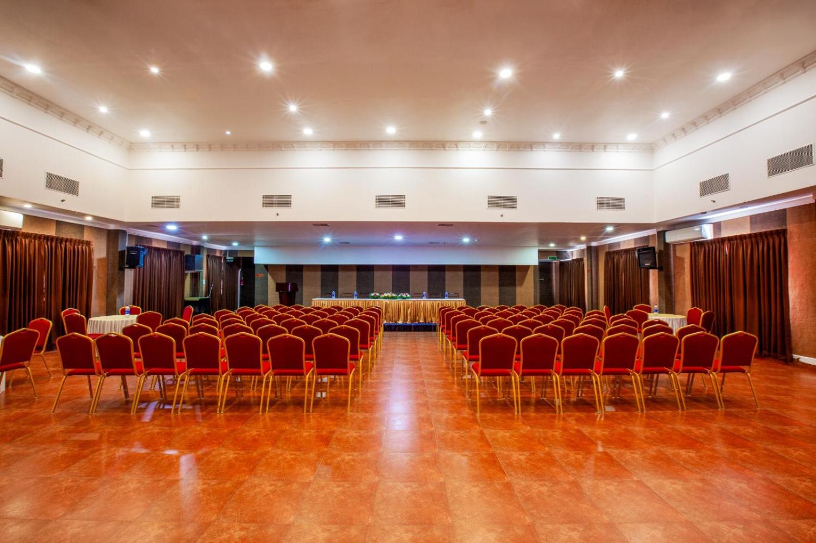 HOLIDAY HOTEL CHERAI 24/28
