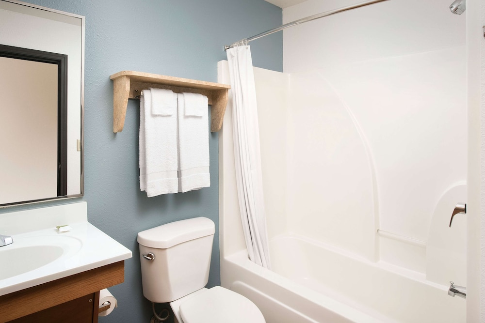 Extended Stay America Select Suites - Cleveland - Airport 10/33