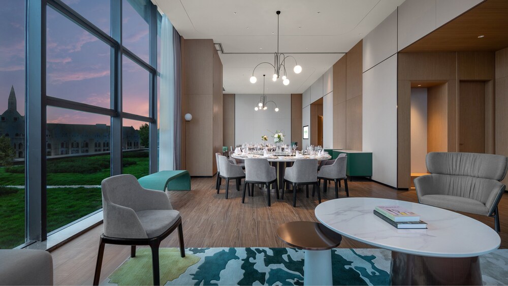 Holiday Inn Luzhou Longjian 33/43