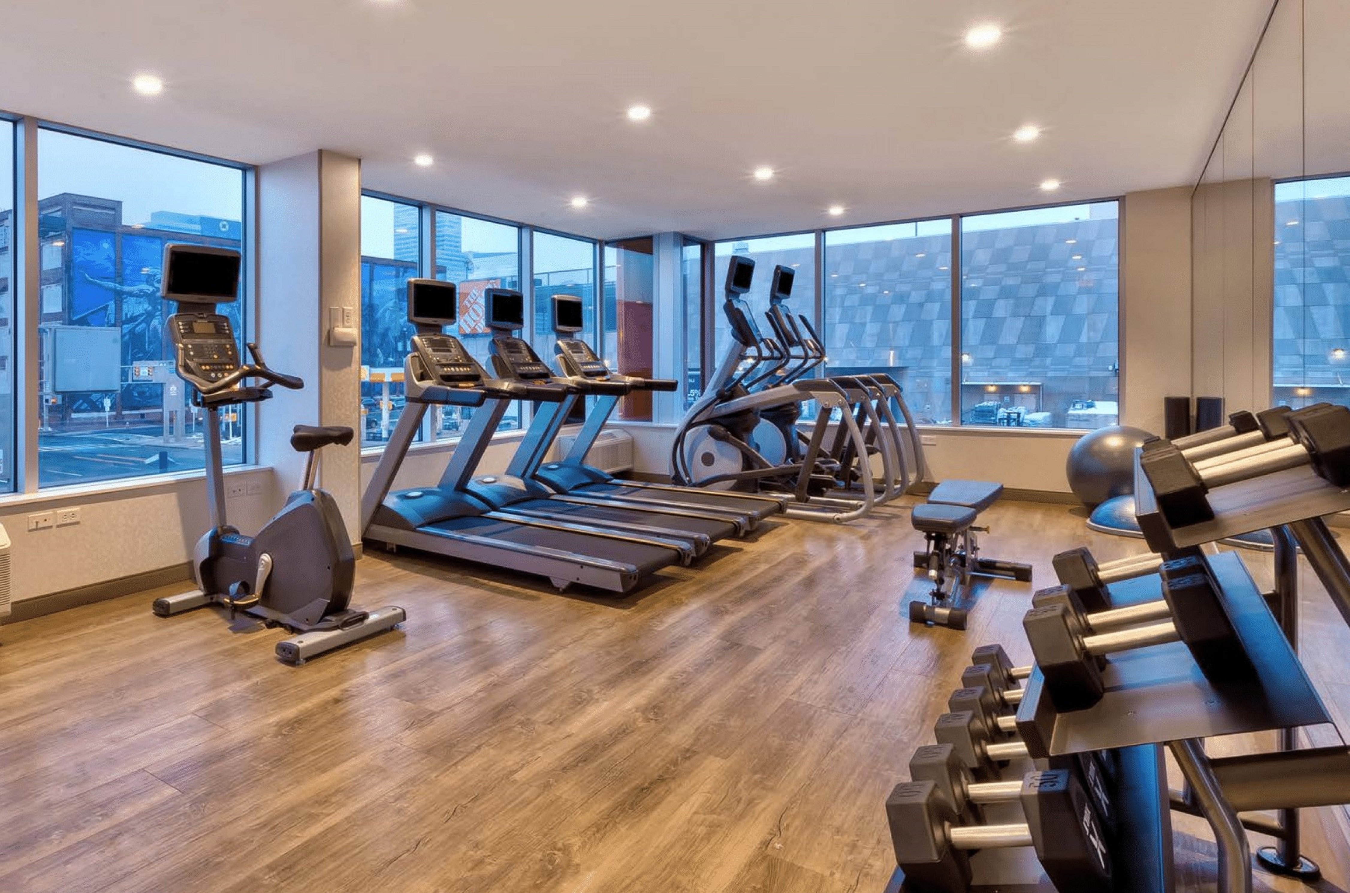 Holiday Inn Express & Suites Jersey City - Holland Tunnel 15/21