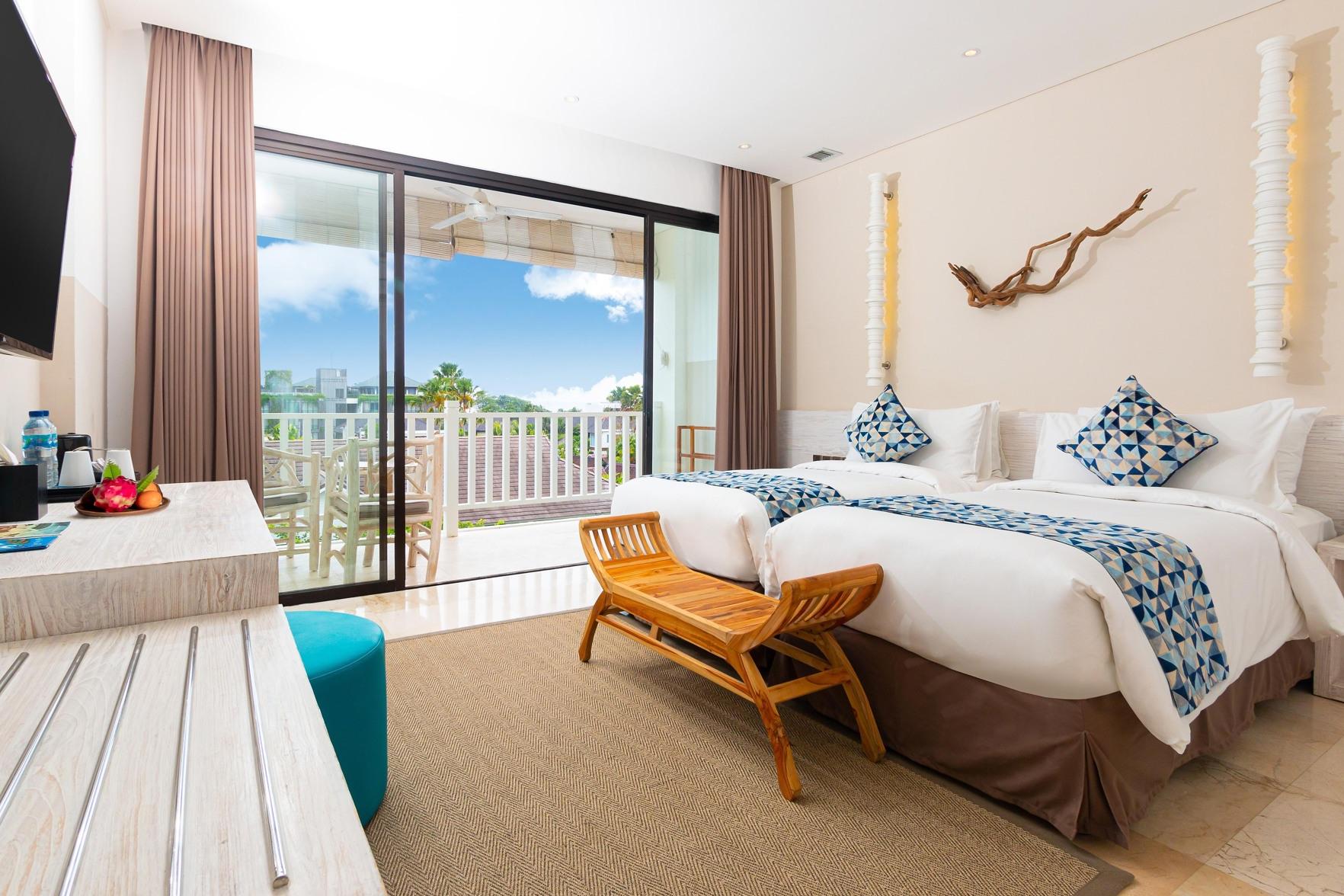 Deluxe, Cabana, King and Twin Beds, Pool Side