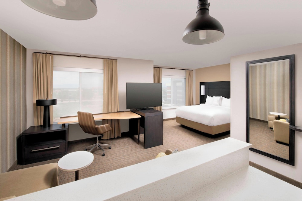 STUDIO, KING BED, SOFA, ACCESSIBLE