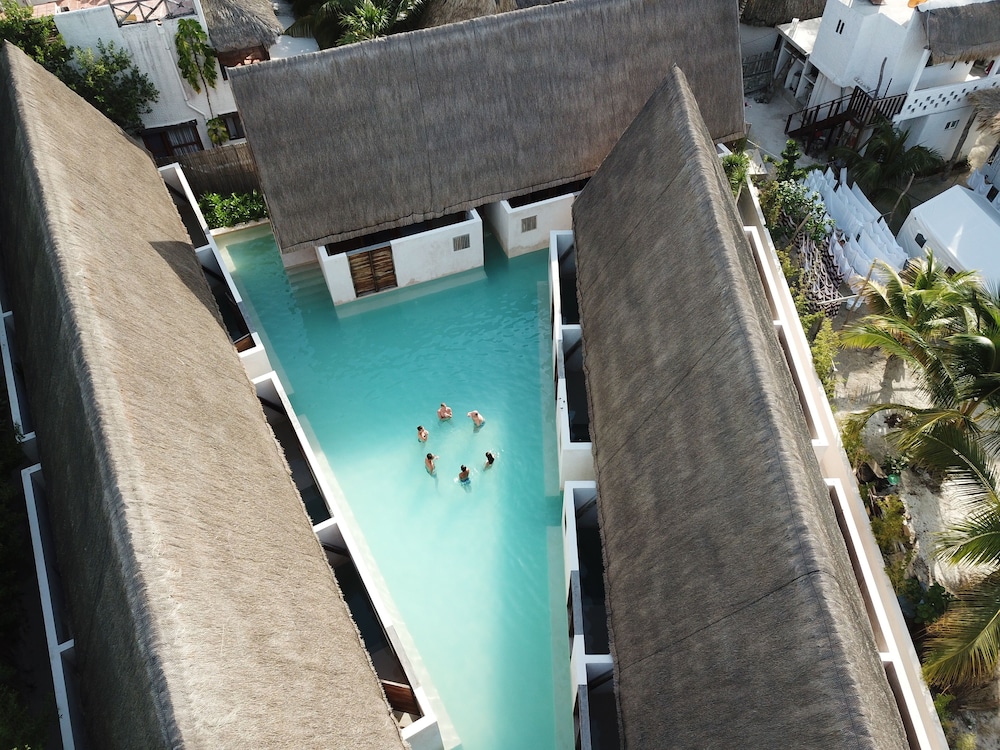 Hotel Punta Caliza 44/48