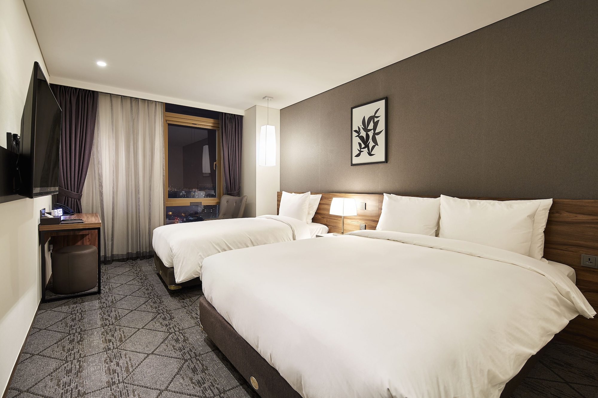 DELUXE, FAMILY, TWIN BEDS