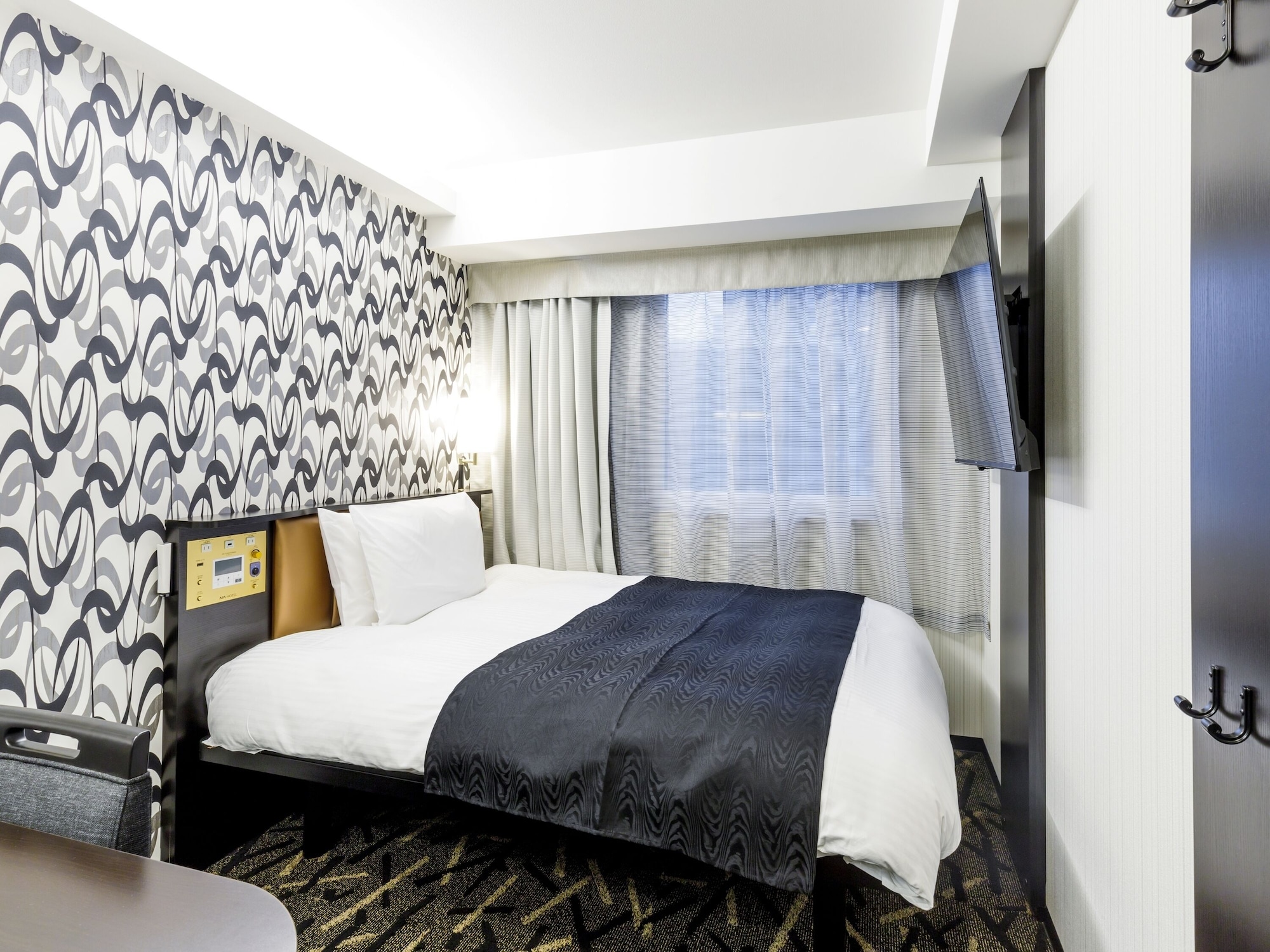 ROOM, SINGLE