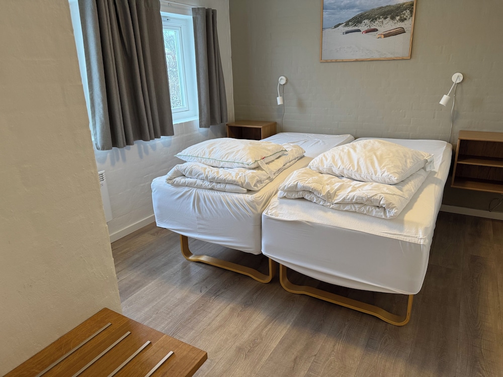 Comfort, 1 Double and 4 Single Beds