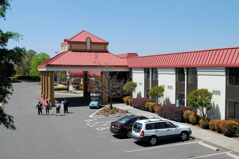 Village Inn Clemmons/Winston Salem, Trademark Collection by Wyndham 62/69