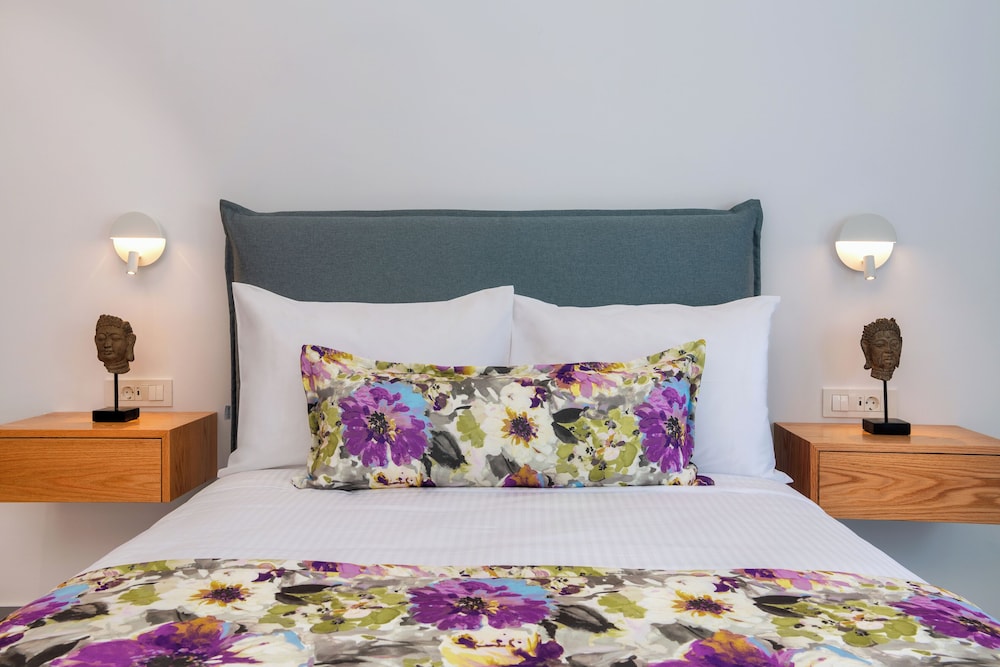 Harmony Suites 3/50