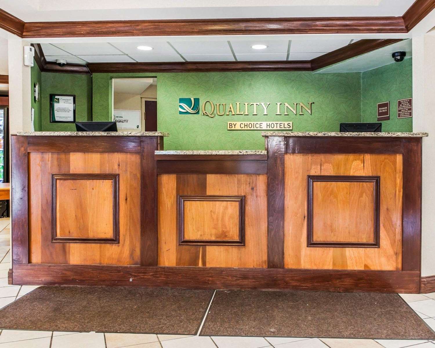 Quality Inn South Indianapolis, IN 2/35