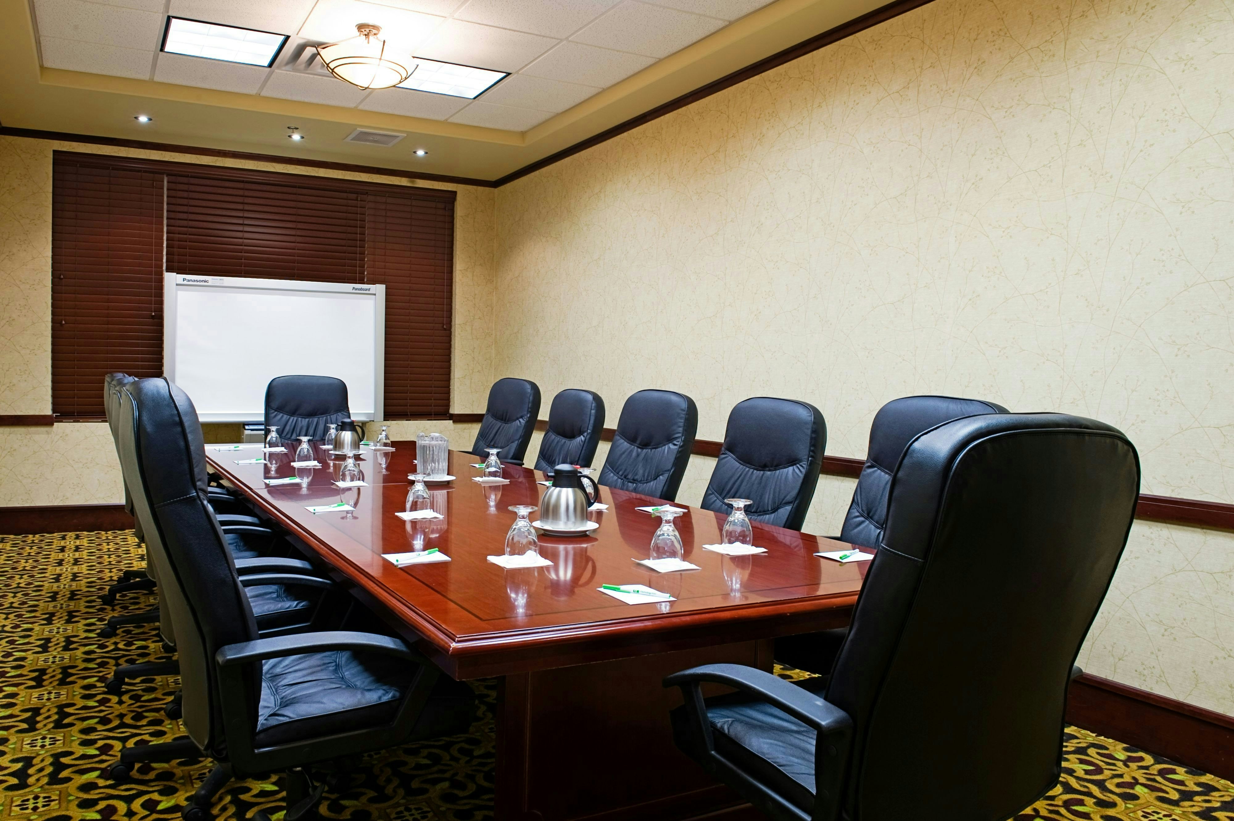 Holiday Inn Hotel & Suites West Edmonton 52/62