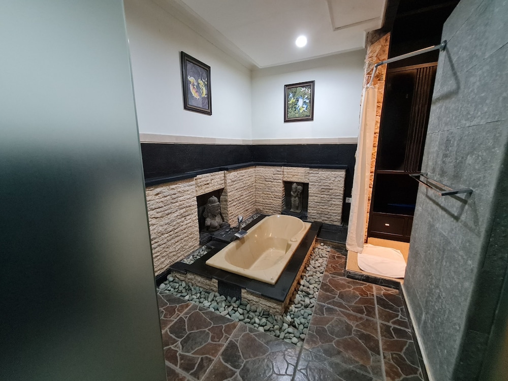Satriya Cottage 52/82