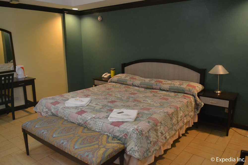 Tagaytay Country Hotel 12/57