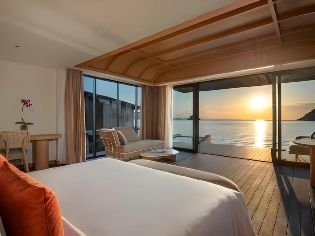 Overwater, Villa, King Bed, Harbour View