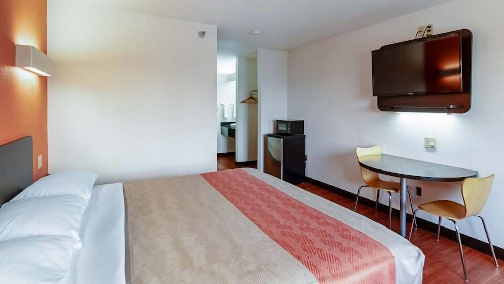 Motel6 Lebanon, IN 24/54