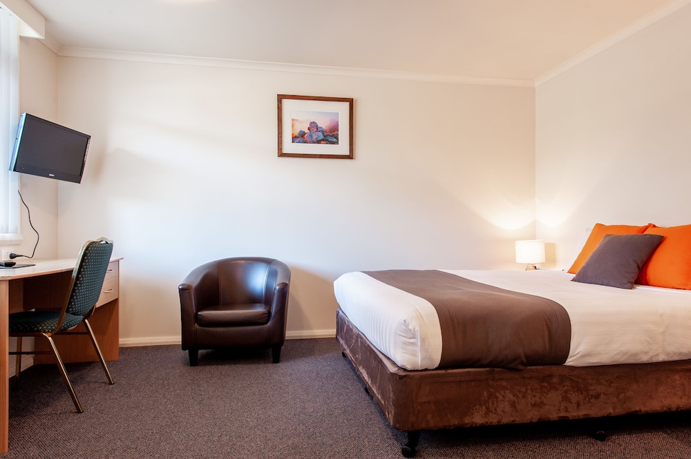 SILVER HILLS MOTEL 8/31