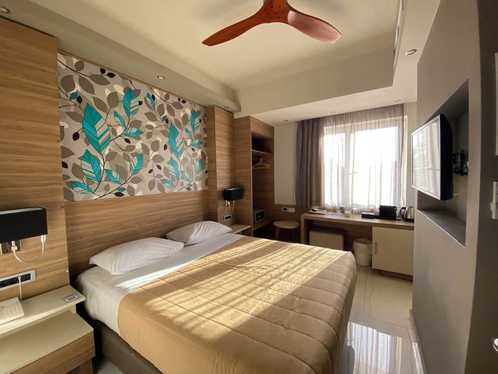 Atrion Resort Hotel 16/45