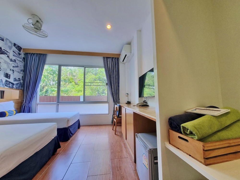 Mar24 Koh Tao Hotel 15/58